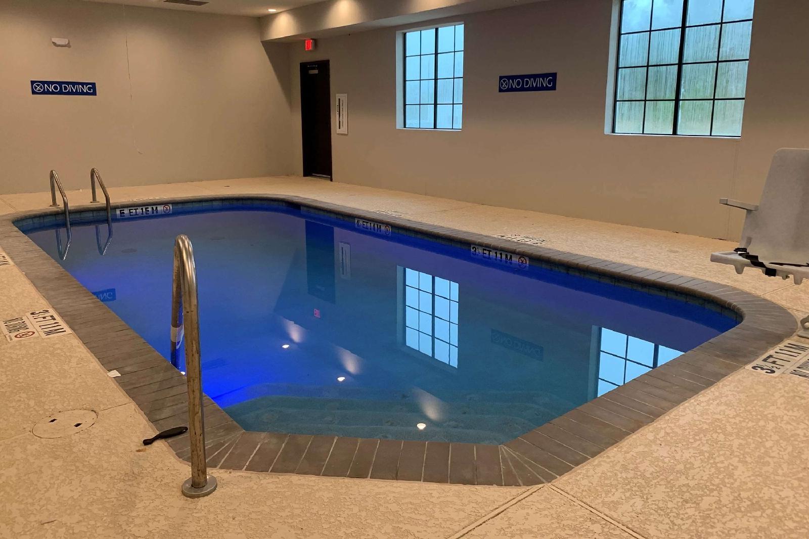 Days Inn & Suites by Wyndham Greater Tomball