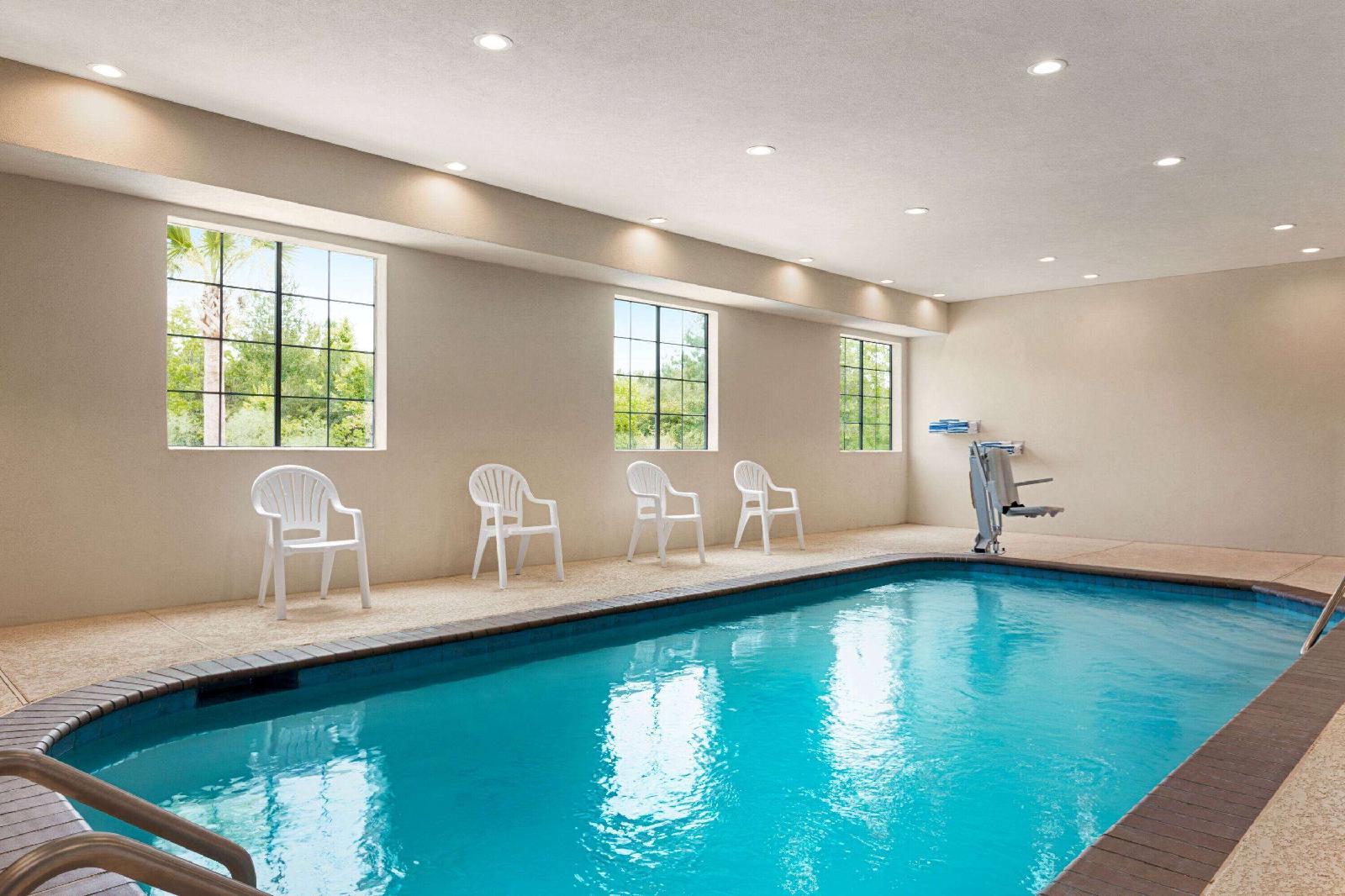 Days Inn & Suites by Wyndham Greater Tomball