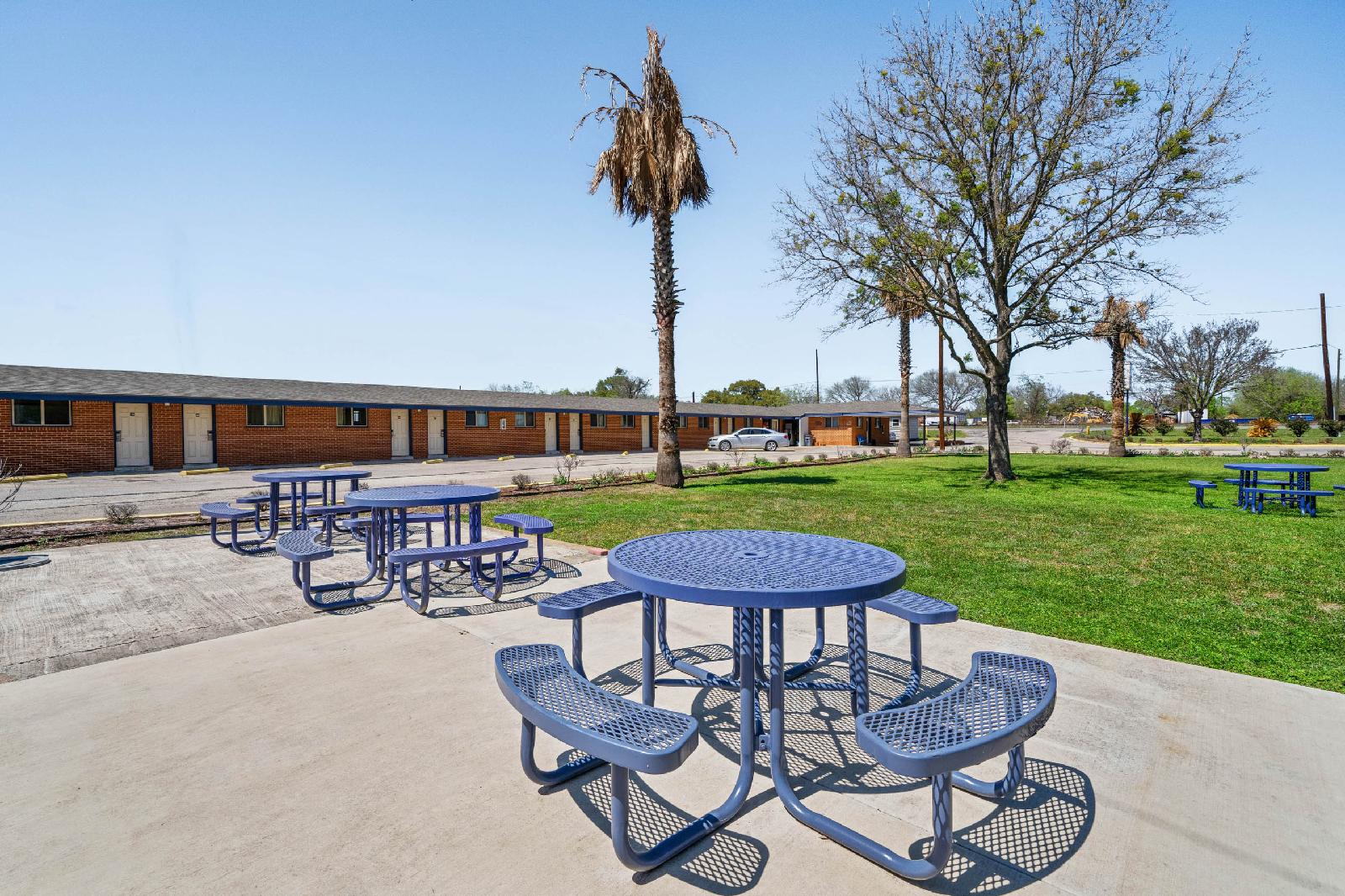 Hotel Luling TX Downtown I-10/US-90 by OYO Rooms
