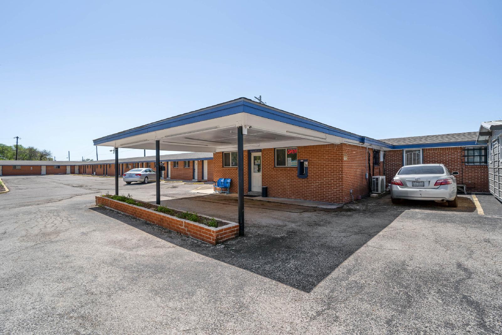 Hotel Luling TX Downtown I-10/US-90 by OYO Rooms