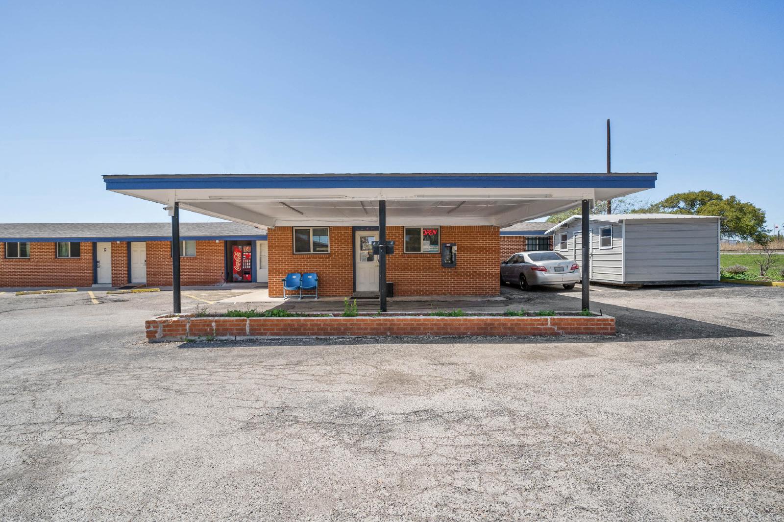 Hotel Luling TX Downtown I-10/US-90 by OYO Rooms