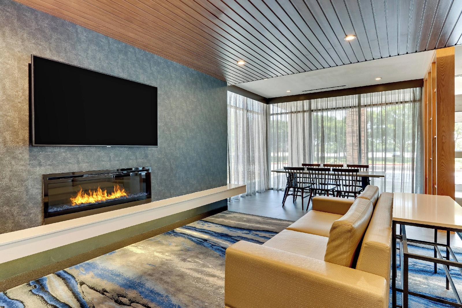 Fairfield Inn & Suites Dallas Love Field
