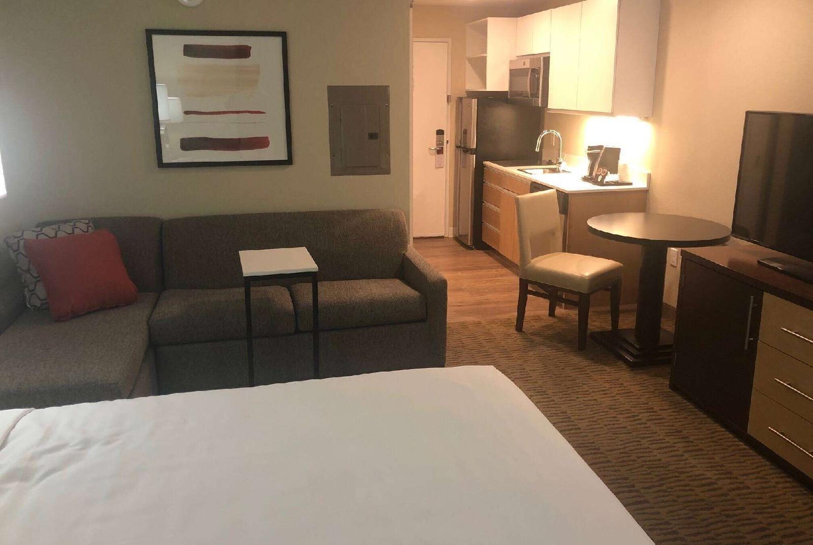 Hawthorn Suites by Wyndham Monahans