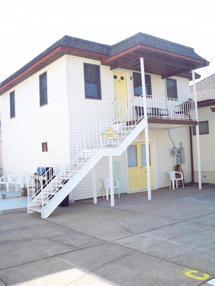 Buttercup Suites