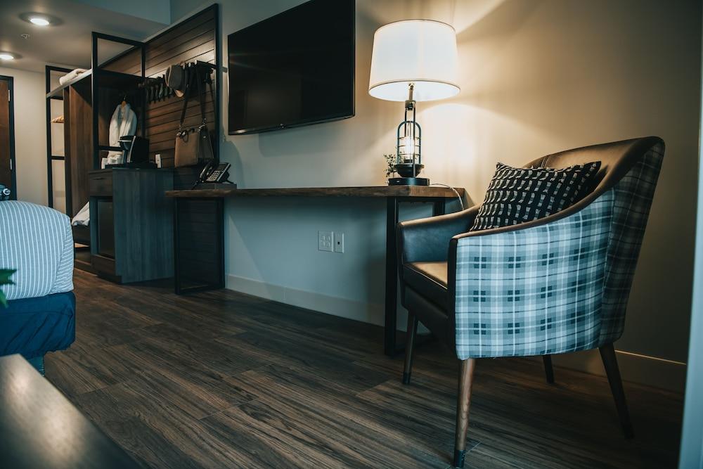 Saranac Waterfront Lodge