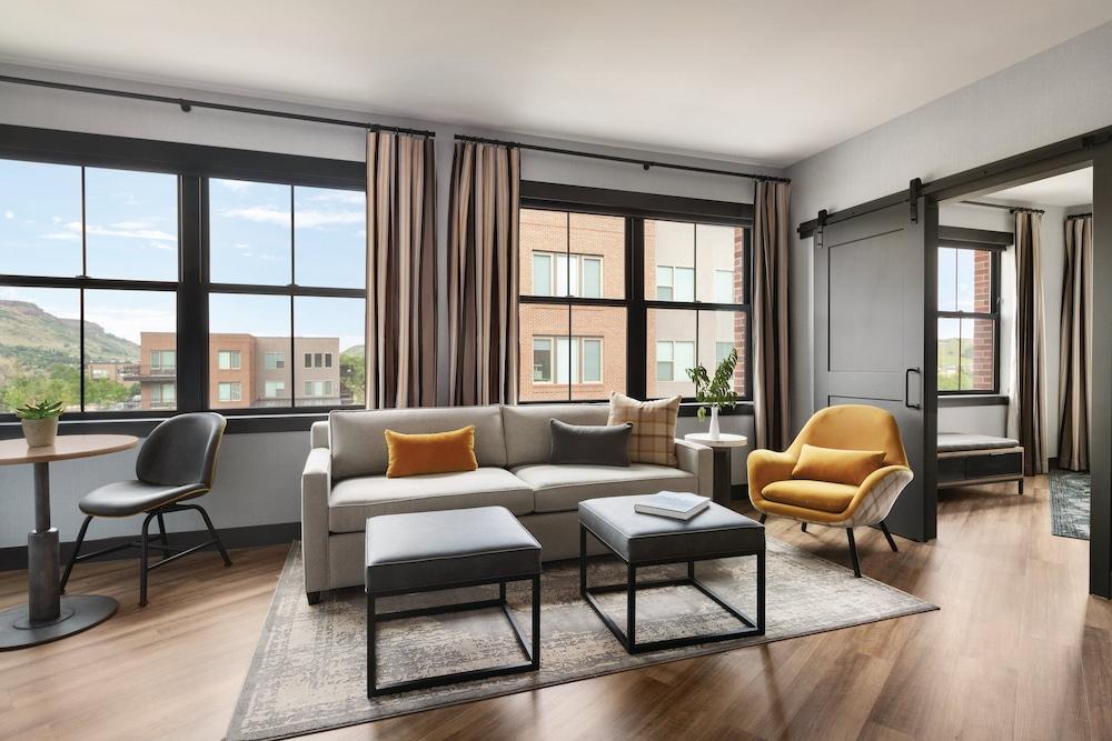 Eddy Taproom And Hotel