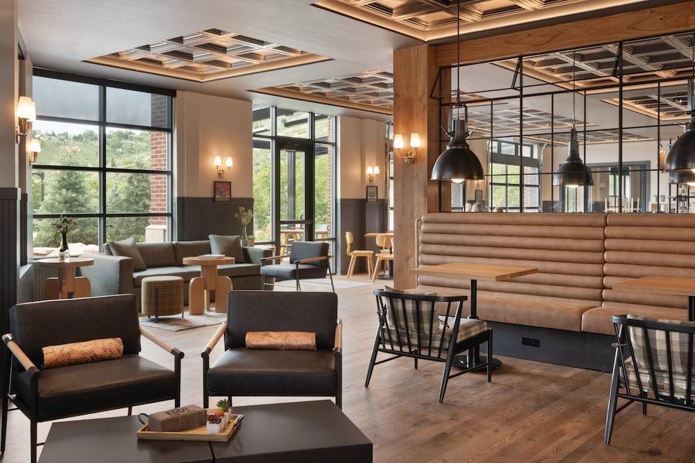 Eddy Taproom And Hotel