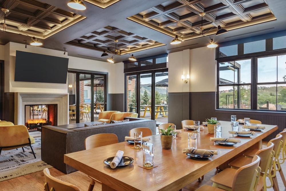 Eddy Taproom And Hotel