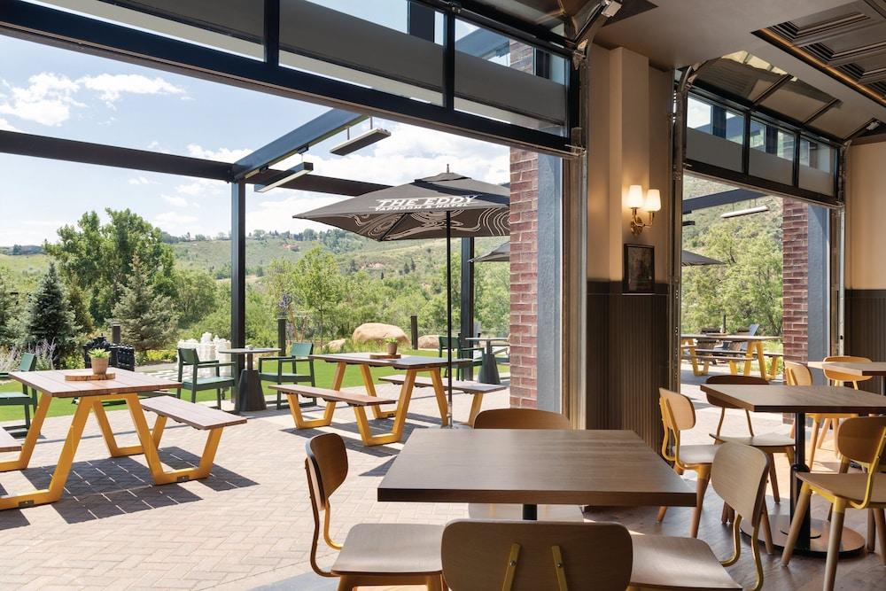 Eddy Taproom And Hotel