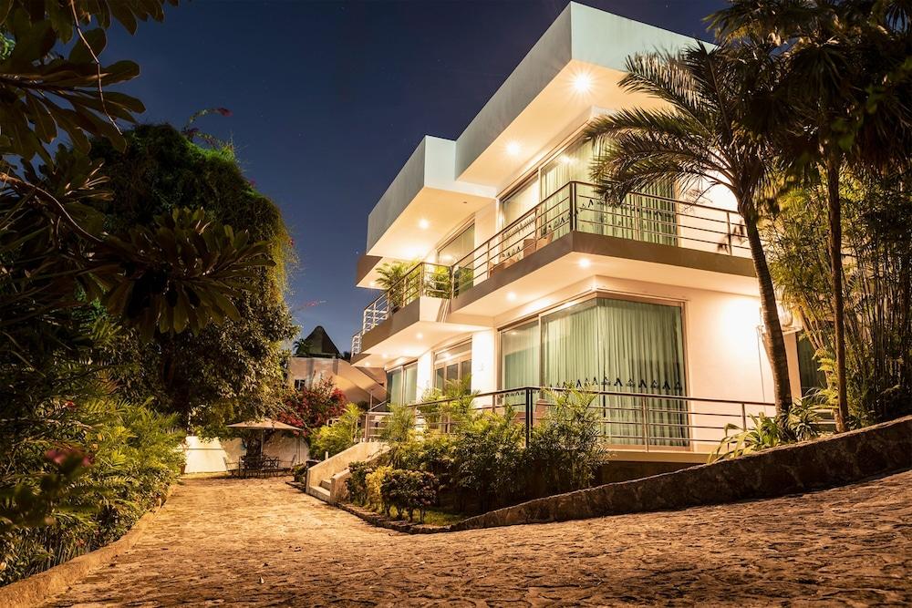 Casa Aakal Lagoon Front