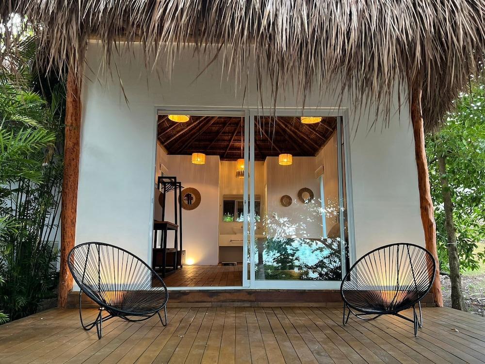 Casa Aakal Lagoon Front