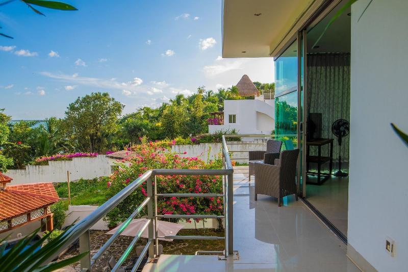 Casa Aakal Lagoon Front