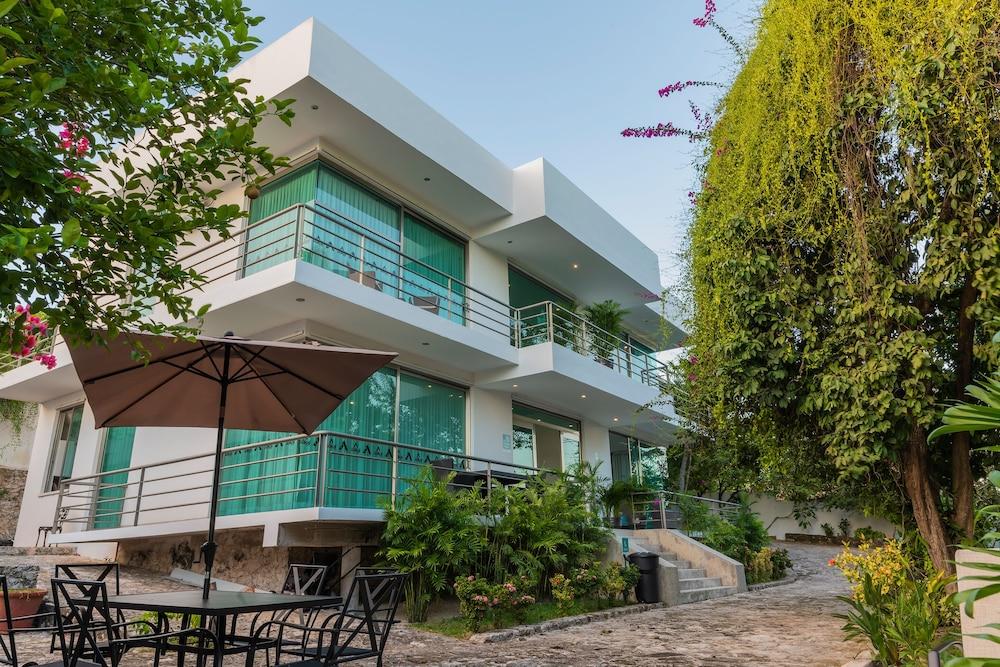 Casa Aakal Lagoon Front