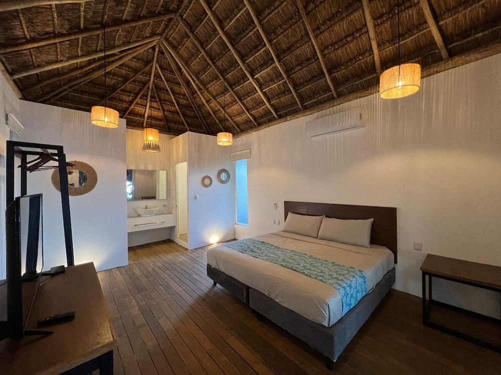 Casa Aakal Lagoon Front