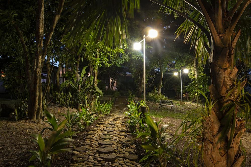 Casa Aakal Lagoon Front