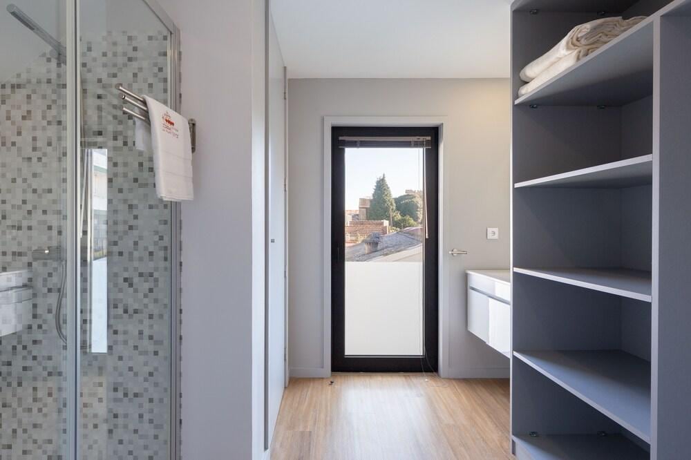 Serra Do Pilar Porto Suites