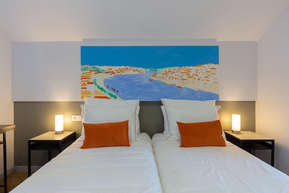 Serra Do Pilar Porto Suites