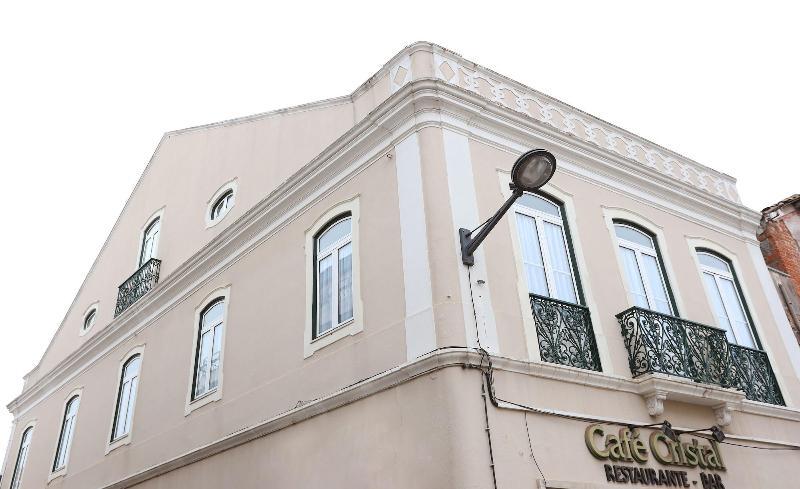 Glass Boutique-Rooms & Suites
