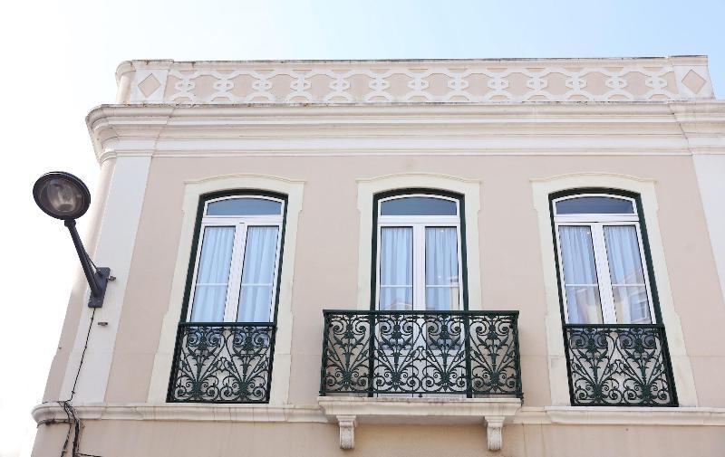 Glass Boutique-Rooms & Suites