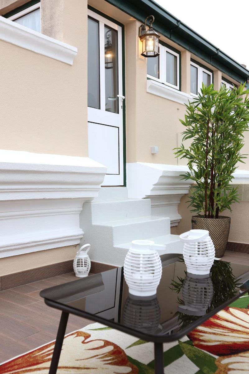 Glass Boutique-Rooms & Suites