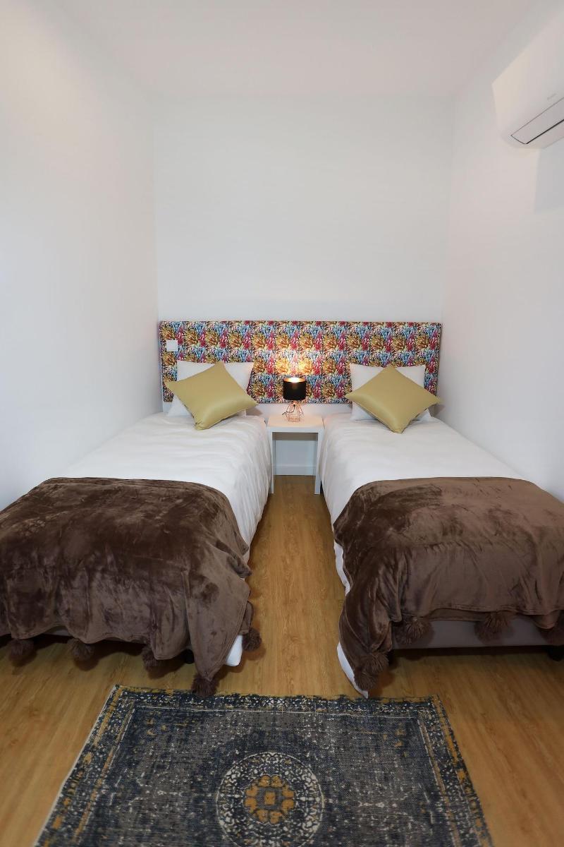 Glass Boutique-Rooms & Suites