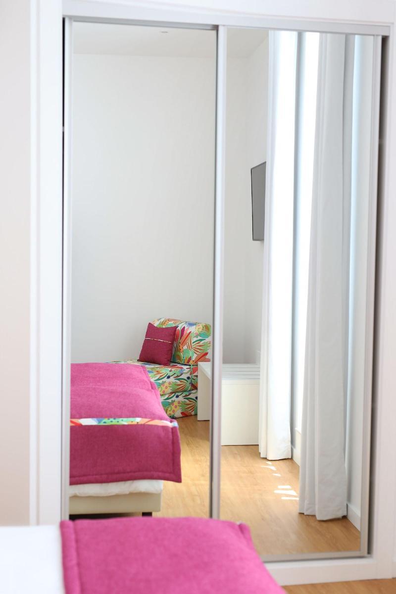Glass Boutique-Rooms & Suites