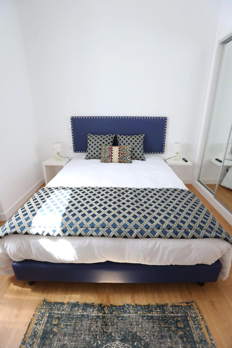 Glass Boutique-Rooms & Suites