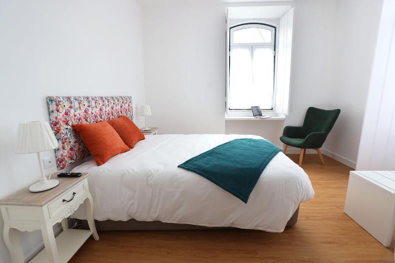Glass Boutique-Rooms & Suites