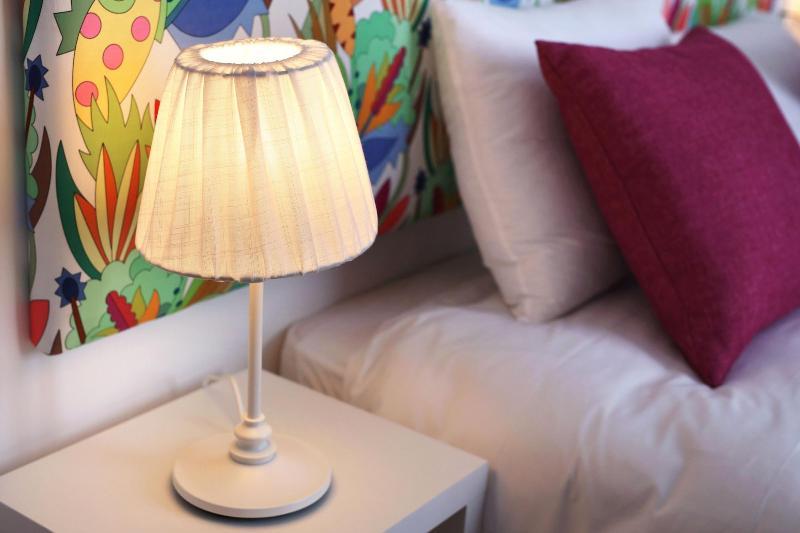 Glass Boutique-Rooms & Suites