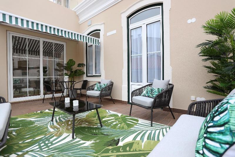 Glass Boutique-Rooms & Suites
