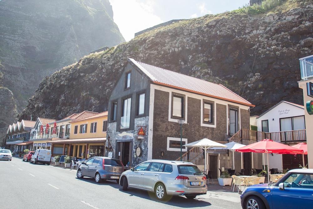 Porto De Abrigo Guest House