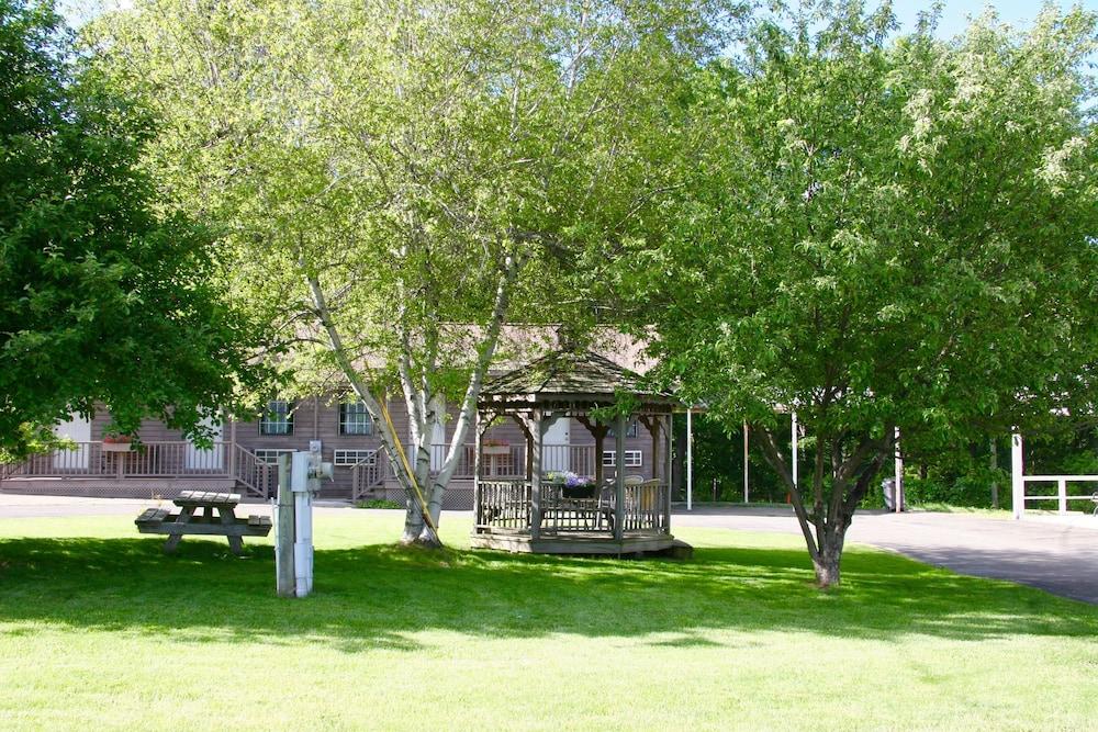 Lakeside Resort