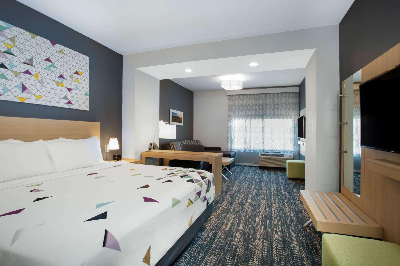 La Quinta Inn & Suites by Wyndham Manassas VA-Dulles Airport