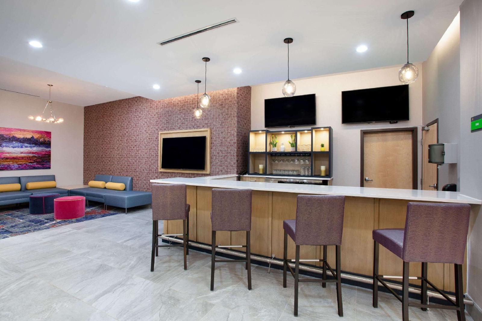 La Quinta Inn & Suites by Wyndham Manassas VA-Dulles Airport