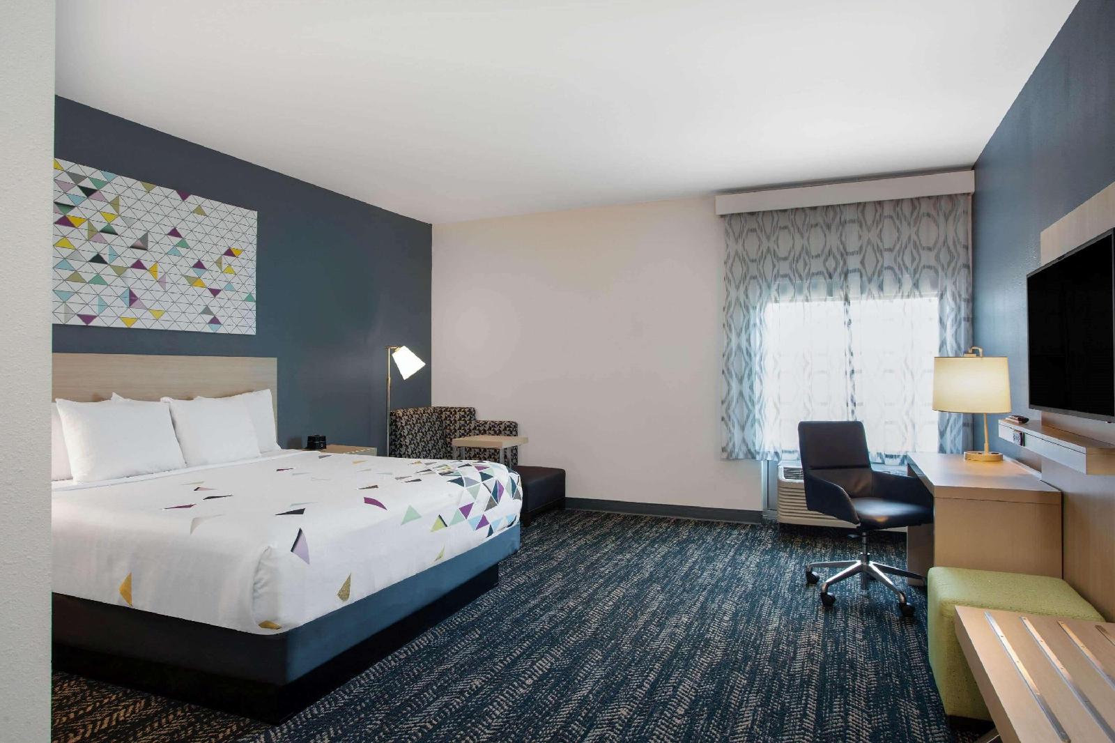 La Quinta Inn & Suites by Wyndham Manassas VA-Dulles Airport