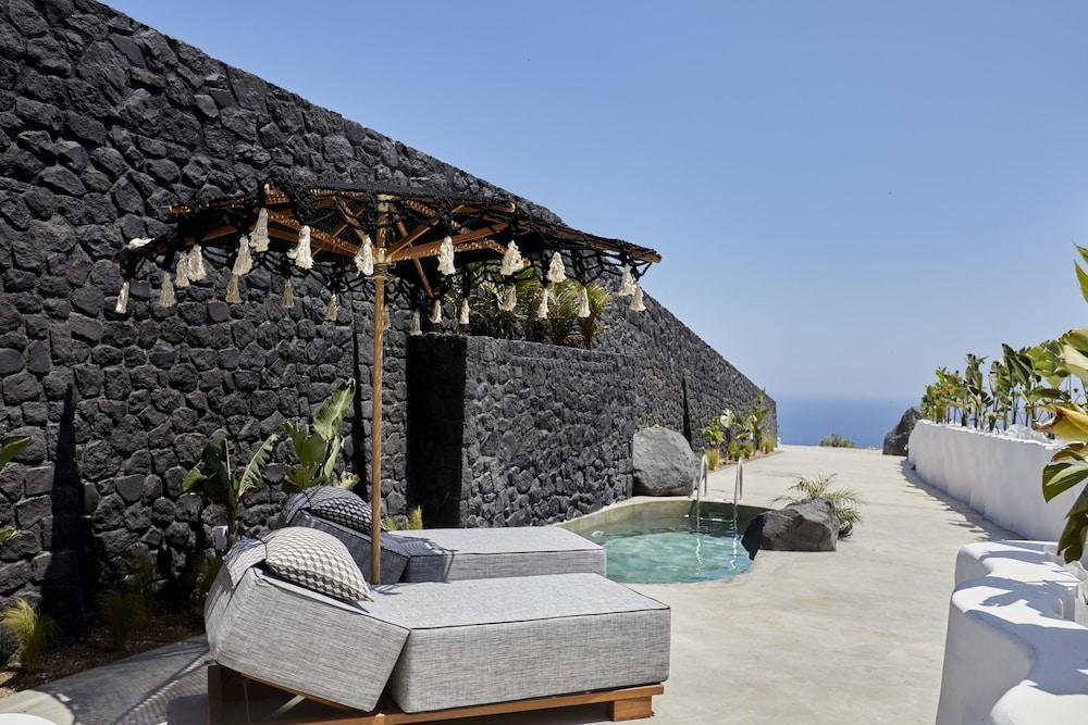 Theano Apartment