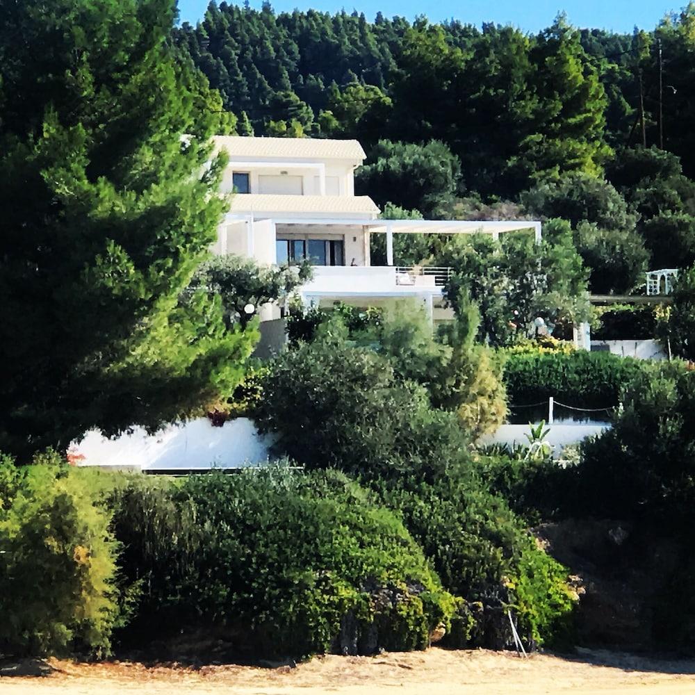Akti Elia Villas