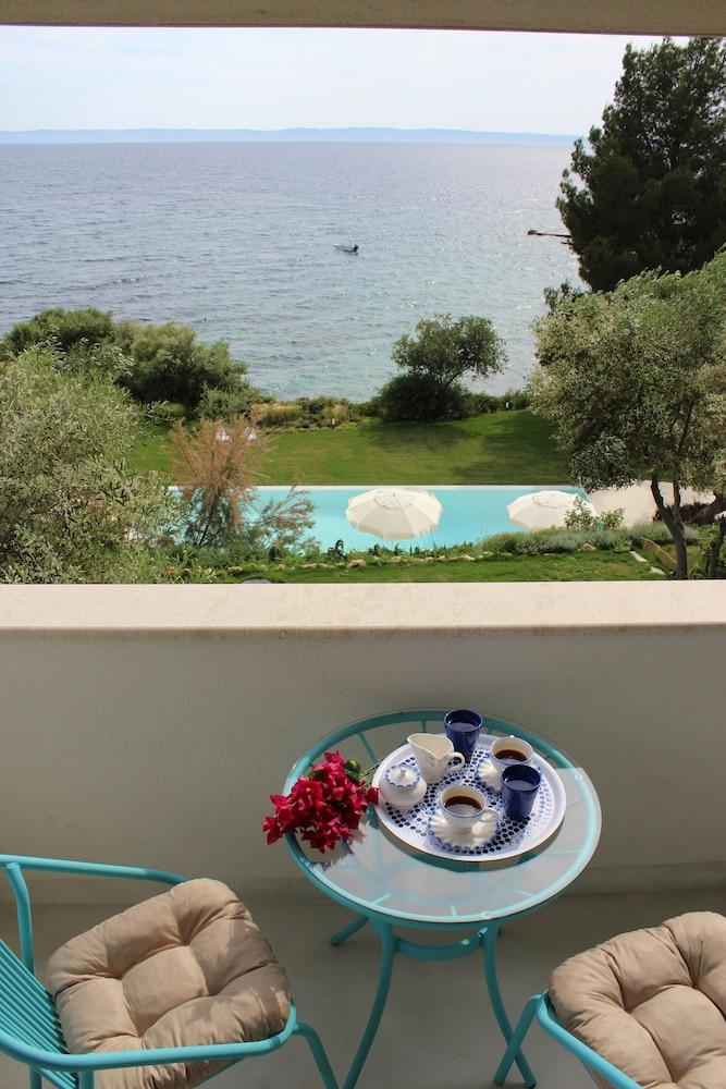 Akti Elia Villas