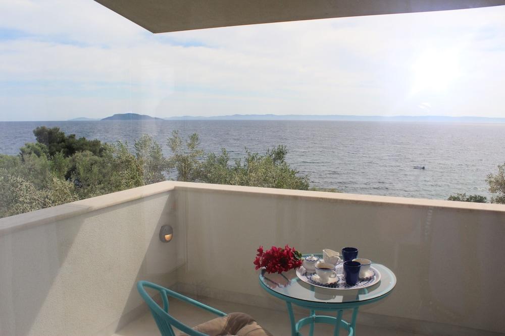 Akti Elia Villas