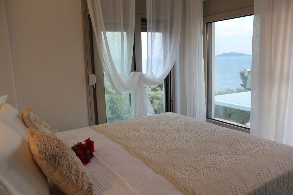 Akti Elia Villas