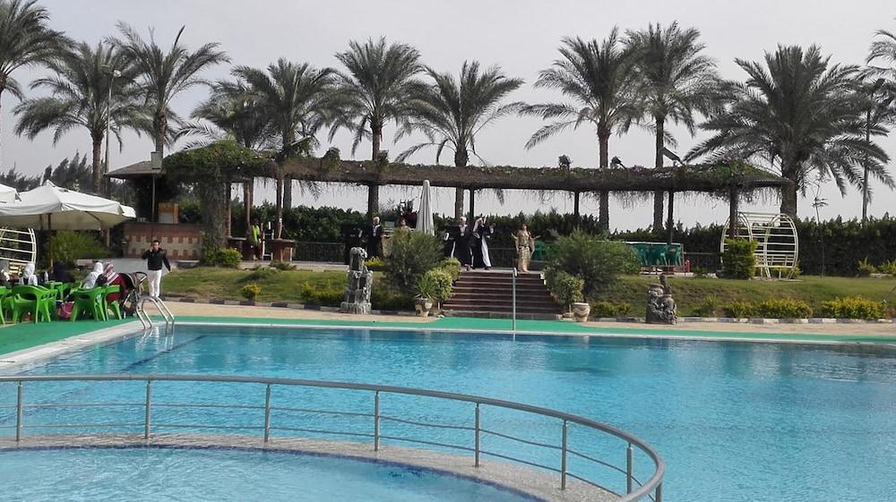 Green Desert Hotel