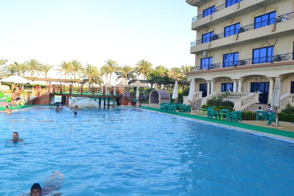 Green Desert Hotel