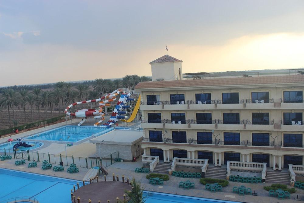 Green Desert Hotel