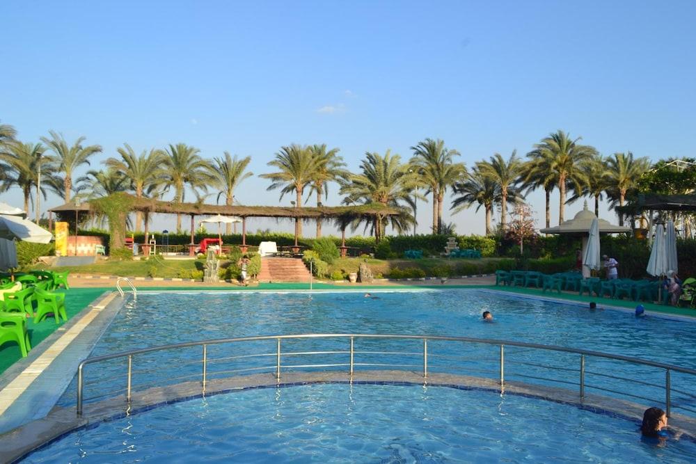 Green Desert Hotel