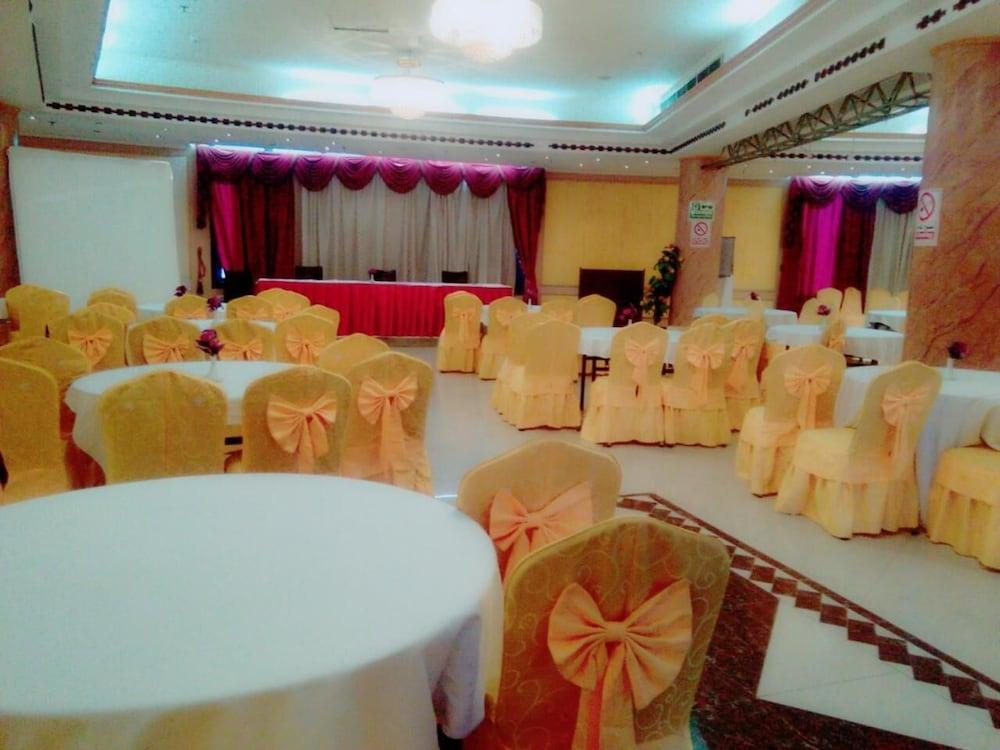Green Desert Hotel