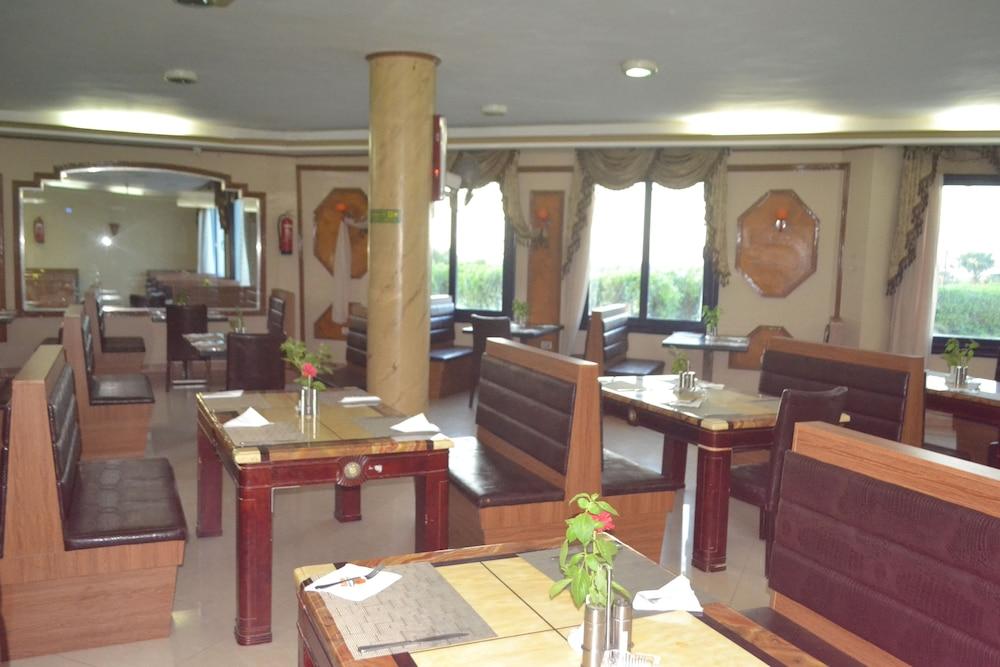 Green Desert Hotel