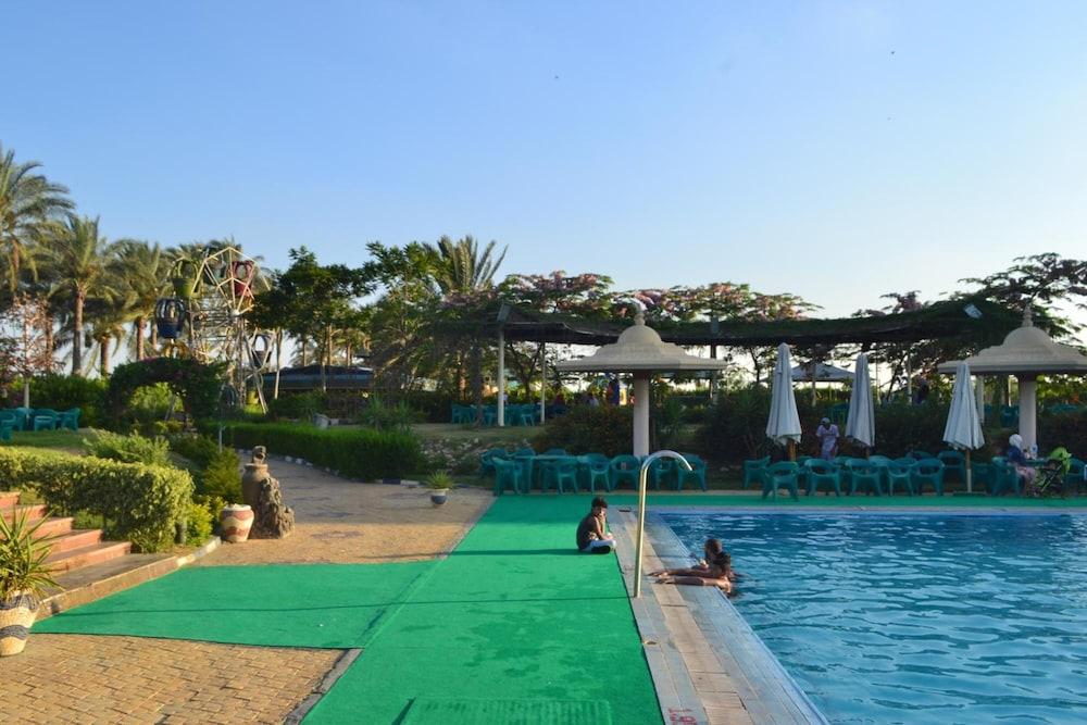 Green Desert Hotel
