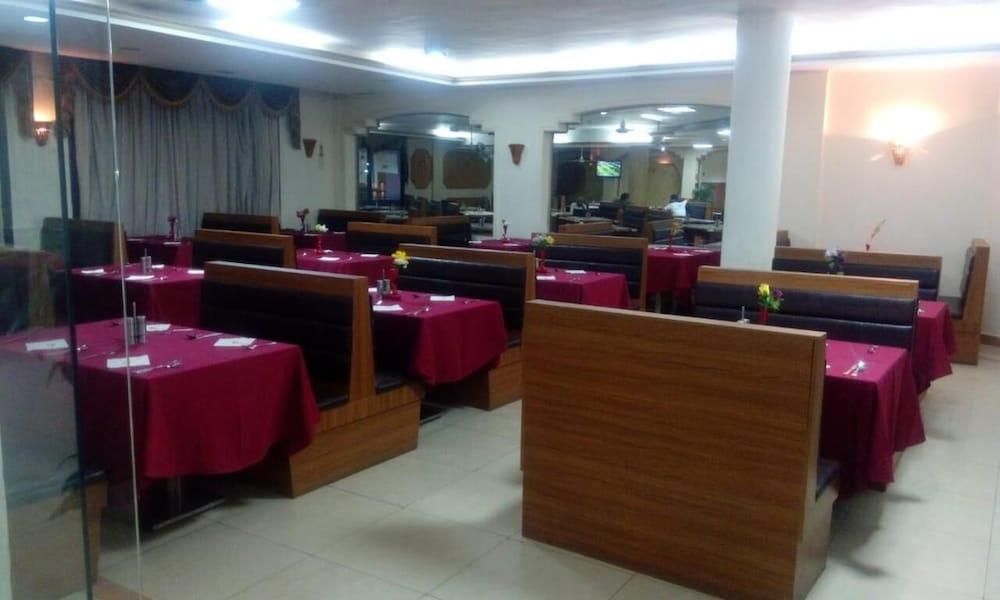 Green Desert Hotel