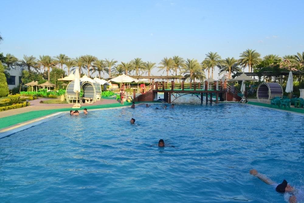 Green Desert Hotel
