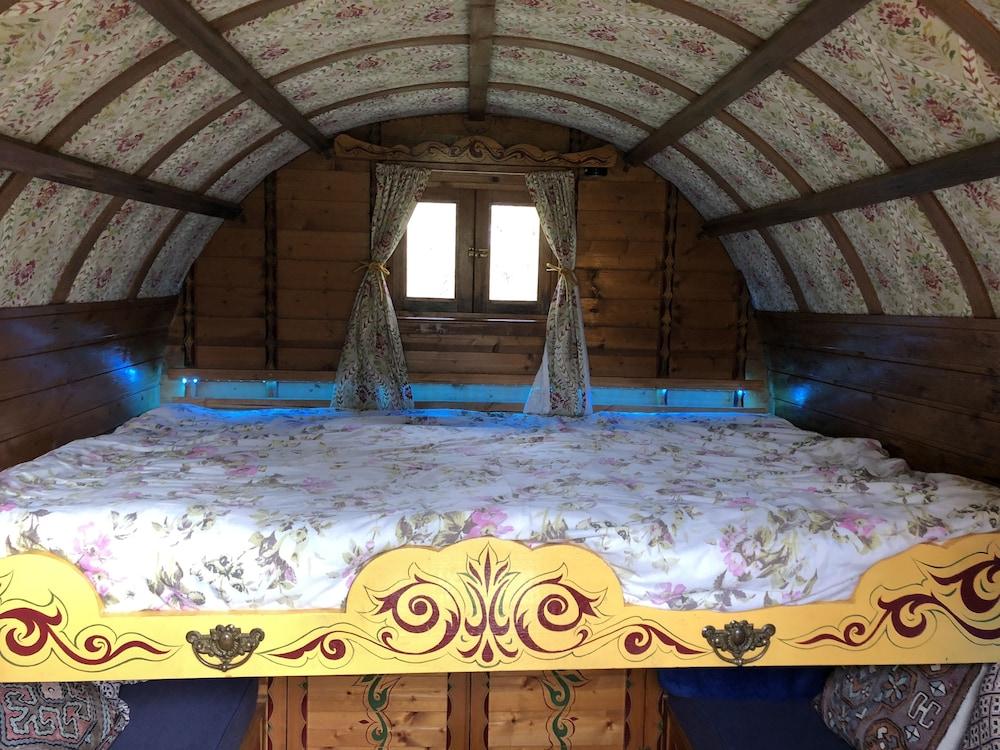 Cotswolds Camping At Holycombe